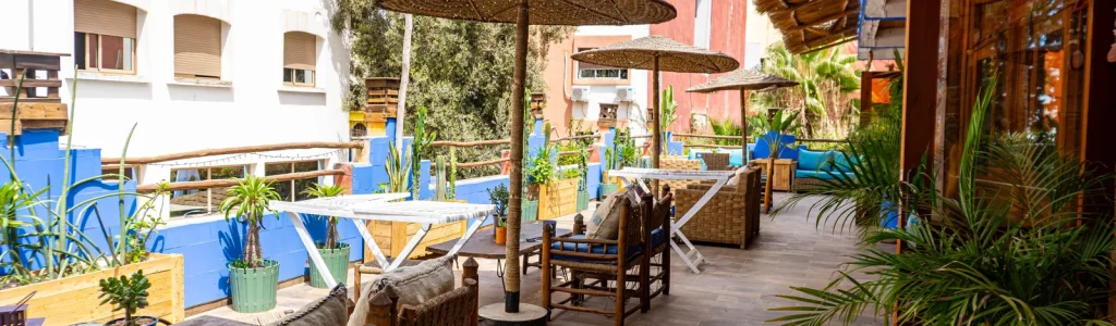 Chambres et espaces du surf camp Free Surf Maroc à Tamraght