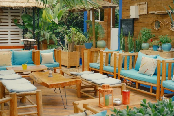 Chambres et espaces du surf camp Free Surf Maroc à Tamraght